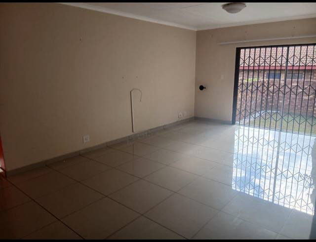 3 BEDROOM HOUSE FOR SALE IN THATCHFIELD ESTATE